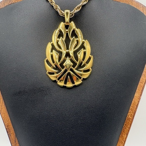 Trifari Jewelry - Vintage Trifari Goldtone Double Strand Necklace Large Scroll Pendant Teardrop